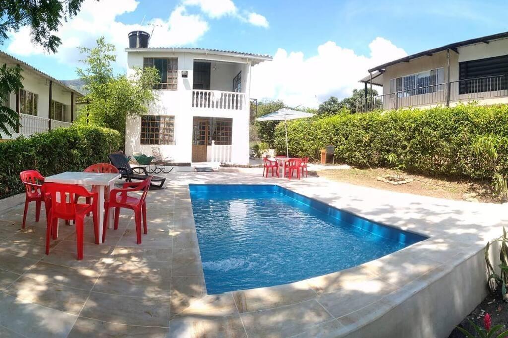 Casa Familiar Y De Descanso Villa Lorenza - Apulo Cund. Ngoại thất bức ảnh