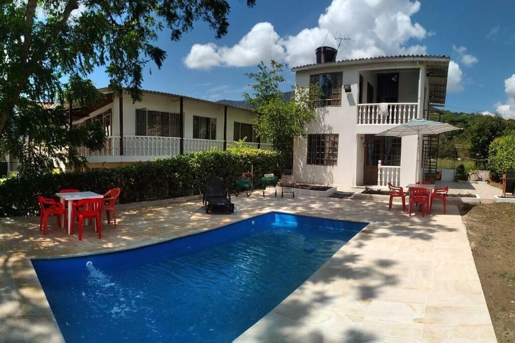 Casa Familiar Y De Descanso Villa Lorenza - Apulo Cund. Ngoại thất bức ảnh