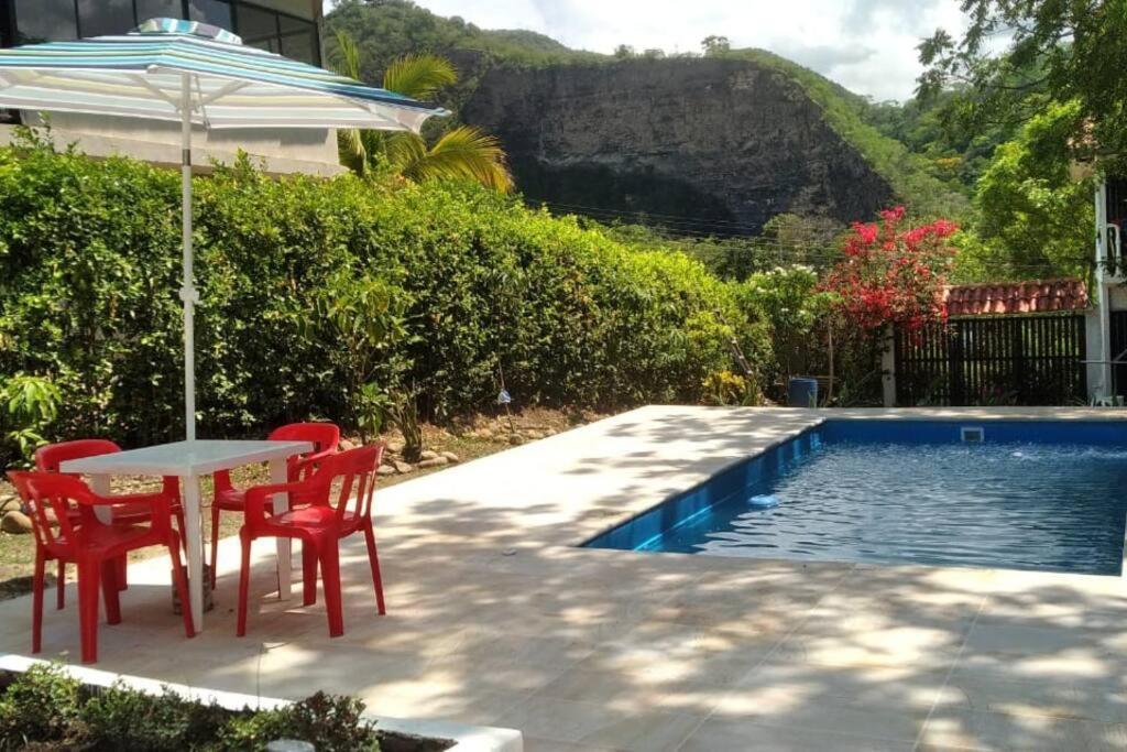 Casa Familiar Y De Descanso Villa Lorenza - Apulo Cund. Ngoại thất bức ảnh