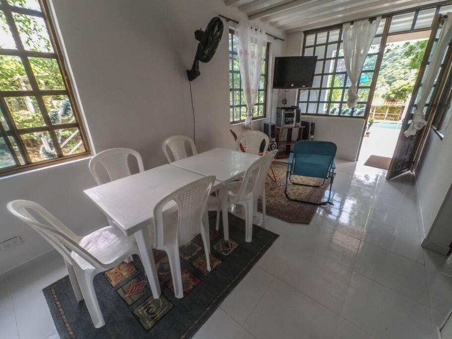 Casa Familiar Y De Descanso Villa Lorenza - Apulo Cund. Ngoại thất bức ảnh