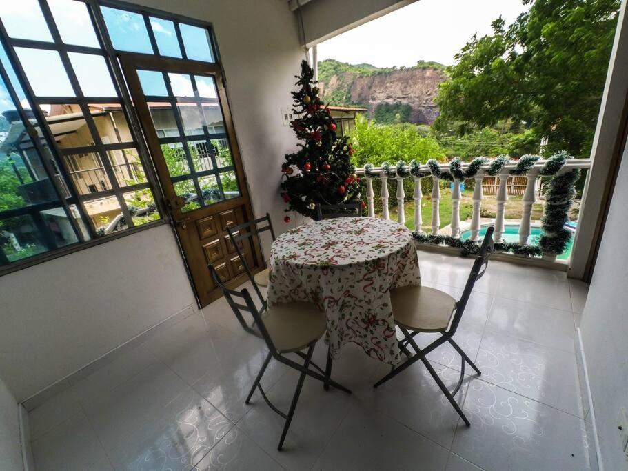 Casa Familiar Y De Descanso Villa Lorenza - Apulo Cund. Ngoại thất bức ảnh