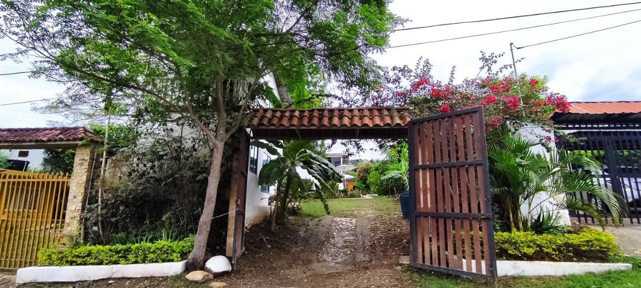 Casa Familiar Y De Descanso Villa Lorenza - Apulo Cund. Ngoại thất bức ảnh